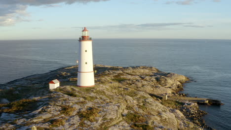Lille-Torungen-Lighthouse-On-Rocky-Island-Near-Store-Torungen-Lighthouse-In-Arendal,-Norway