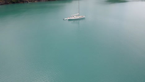 EUREKA-II-Sailboat-Anchored-At-Nara-Inlet-With-Calm-Blue-Waters---Whitsunday-Island-In-QLD,-Australia
