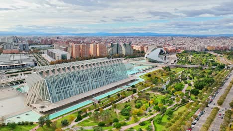 Stadt-Der-Künste-Und-Wissenschaften,-Planetarium,-Glasdenkmäler,-Valencia,-Spanien