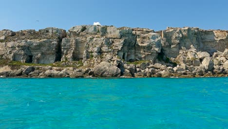 Picturesque-Cala-Rossa-cove-at-Favignana-island-in-Sicily,-Italy