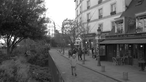 Black-And-White-Scene-Of-People-Outside-A-Restaurant-In-The-Latin-Quarter-Of-Paris-In-France