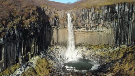 Svartifoss-waterfall-in-Skaftafell-National-Park,-Iceland