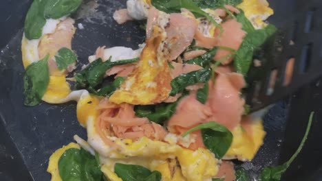 Making-scrambled-eggs-with-spinach-and-salmon
