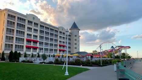 Hotelunterbrecher-Am-Cedar-Point-Beach-In-Sandusky,-Ohio,-USA