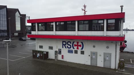 Sede-Y-Estación-De-Servicio-De-La-Empresa-De-Salvamento-Marítimo-En-Stavanger,-Noruega