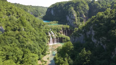 Top-view-of-the-beautiful-Plitvice-Lakes-National-Park-with-many-waterfalls