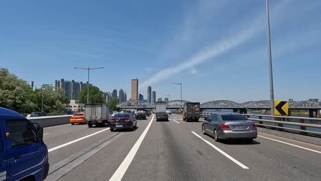 Driving-At-Olympic-daero-Highway-Towards-Hangang-Bridge-In-Seoul,-South-Korea