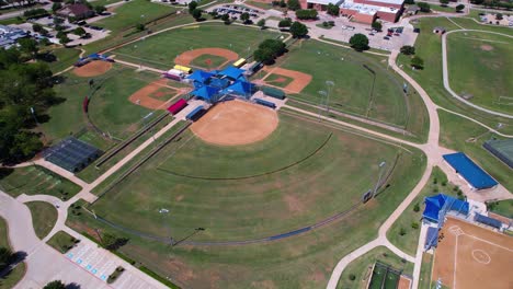 Imágenes-Aéreas-De-Los-Campos-De-Béisbol-De-Unity-Park-En-Highland-Village,-Texas.