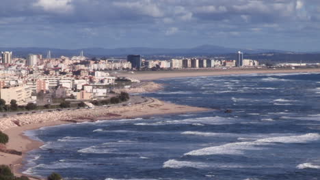 Image-of-the-city-Figueira-da-Foz,-bathed-by-the-Atlantic-Ocean,-seen-from-the-viewpoint-of-Cabo-Mondego