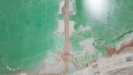 Lago-Salado-Del-Mar-Muerto-En-Israel-Drone-Aéreo-Disparado-Sobre-El-Lago