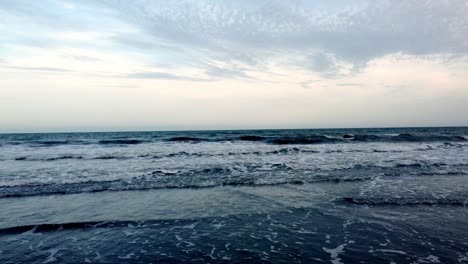Ocean,-sea-waves-in-South-Carolina