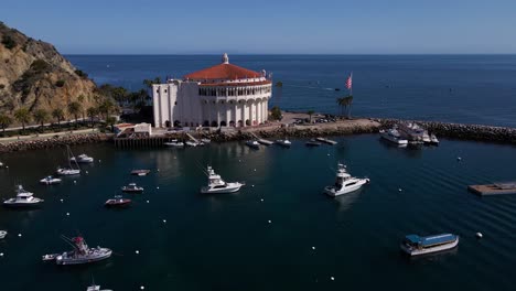 Catalina-Island-Casino-Avalon-Kalifornien-4K-Drohnenaufnahmen-Aus-Der-Luft