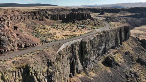 Aerial-view-of-the-Frenchman-Coulee-highway-leading-to-the-rock-climbing-feature