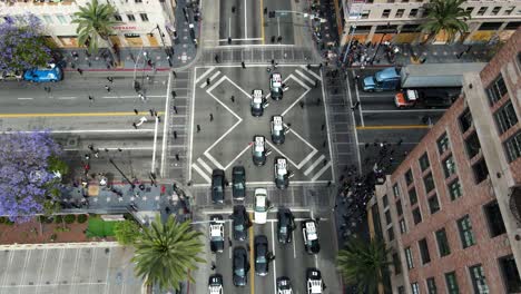 Aerial-view-of-the-police-guarding-the-streets-in-LA,-USA---tilt,-drone-shot