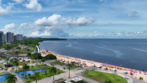 Playa-De-Ponte-Negra-En-El-Centro-De-Manaus-Brasil