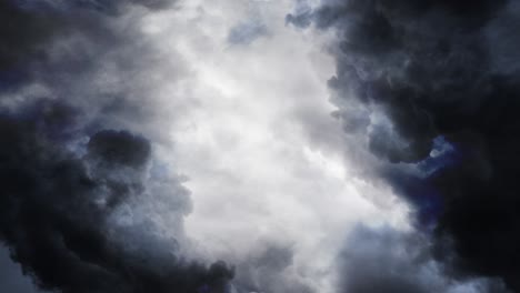 Nubes-Oscuras-De-4k-Moviéndose-Con-Una-Tormenta-Que-Brilló-En-El-Cielo