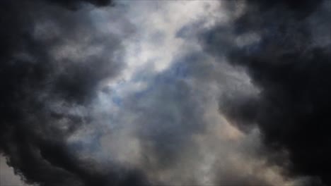 Nubes-Oscuras-De-4k-Moviéndose-En-El-Cielo-Oscuro-Con-Una-Tormenta