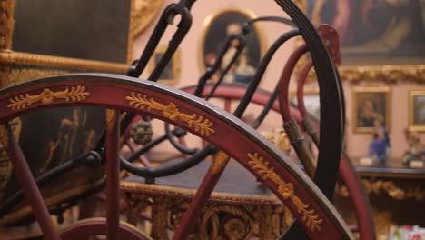Close-up-shot-of-a-horse-drawn-carriage,-showing-wheels-spokes,-hub-and-suspension