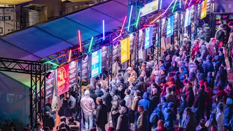 Time-lapse-of-crowds-lining-up-at-food-stands-at-a-evening-festival