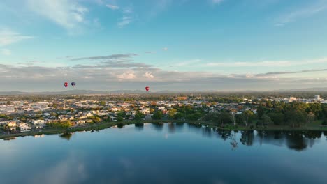 Hot-air-balloons-rising-and-heading-over-Hamilton-City