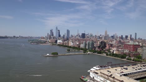 Aerial-view-of-the-Chelsea-cityscape-from-Hudson-river,-in-sunny-New-York,-USA