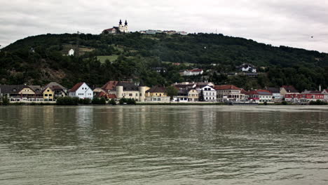 Häuser-Am-Donauufer-7