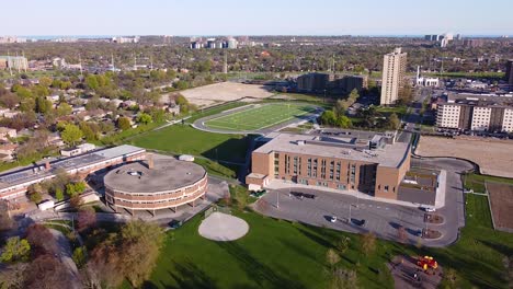David-Y-Mary-Thomson-Instituto-Colegiado-De-Atletismo-De-La-Escuela-Secundaria-De-Fútbol-Y-Fútbol-En-Toronto
