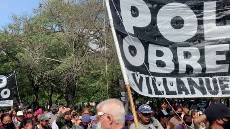 Arbeitslose-Protestieren-Gegen-Die-Wirtschaftspolitik-Der-Argentinischen-Regierung