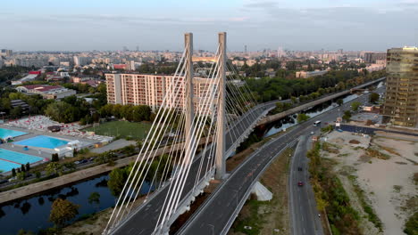 Vista-Aérea-Del-Puente-Colgante-Del-Puente-Ciurel,-Bucarest,-Rumania