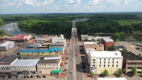 Selma,-Skyline-Von-Alabama-Mit-Drohnenvideo,-Das-Sich-Vorwärts-Bewegt