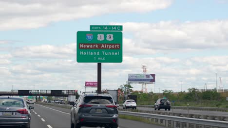 Newark-Airport,-Holland-Tunnel-exit-from-New-Jersey-Turnpike