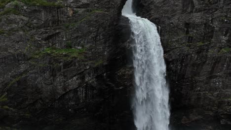 Manafossen---Waterfall---Norway---Norwegen-Wasserfall