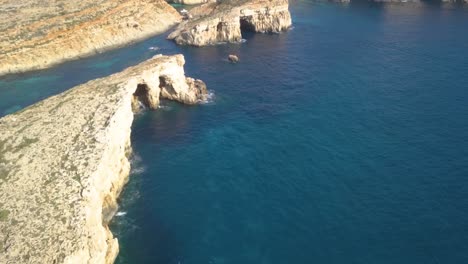 Wunderschöne-Küstenlandschaft-Maltas-Von-Hoch-über-Dem-Mittelmeer