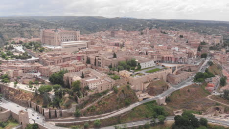 Aerial-view-to-Toledo-Cathedral-and-the-city,-Toledo,-Spain