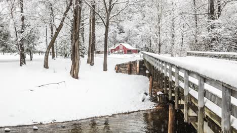 Snowfall-in-winter-scene-of-the-Blue-Ridge-Mountains-Asheville-North-Carolina