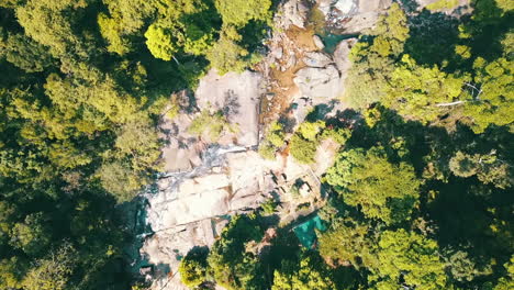 Langsame-Schwenk-Luftaufnahme-Des-Seven-Wells-Wasserfalls-In-Langkawi,-Malaysia