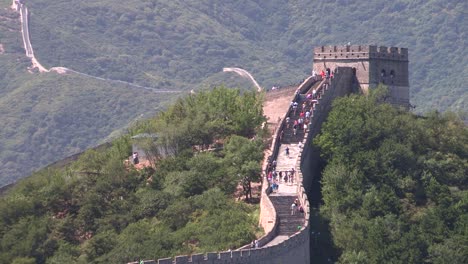 Touristen-Auf-Der-Chinesischen-Mauer-In-China
