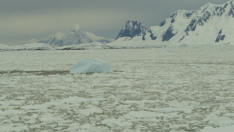 Iceberg-Y-Campo-De-Hielo