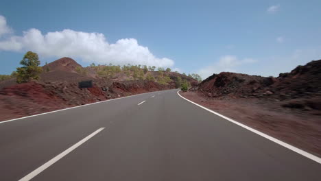 Conducir-Un-Automóvil-Con-Cámara-De-Acción-Adjunta-En-El-Parque-Nacional-Del-Teide-Tenerife