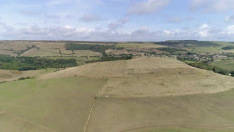 Hohe-Luftaufnahme-Vorwärts-In-Richtung-Der-Hügelkuppe-Und-Der-Kapelle-Von-St.-Catherine-In-Der-Nähe-Von-Abbotsbury,-Dorset