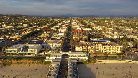 Drone-flying-over-Crystal-Pier-in-Pacific-Beach,-San-Diego-California