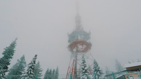Funkturm-Im-Schweren-Schneesturm