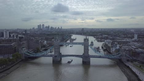 Luftaufnahme-Der-Tower-Bridge