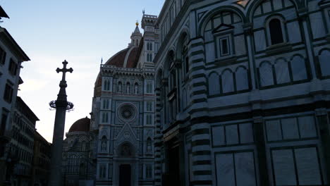 Kathedrale-Santa-Maria-Del-Fiore,-Morgens,-Florenz,-Italien