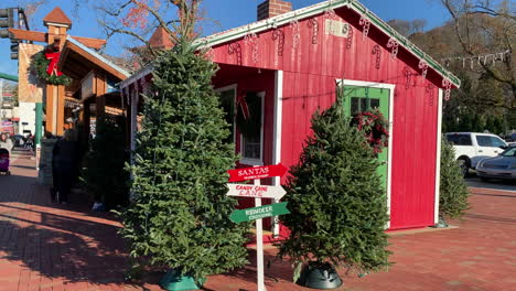 Side-shot-of-a-traditional-Christmas-shop