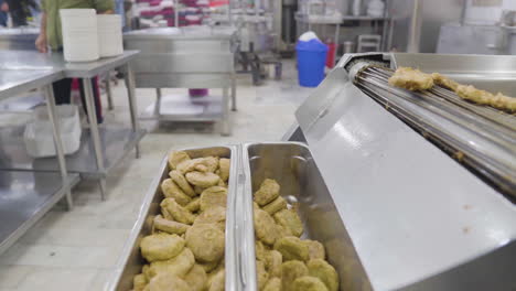 Ready-Meal-Production-line-in-a-factory,-A-close-up-View-of-burger-patty-are-being-cooked-in-a-huge-fryer