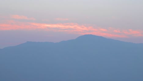 Augenblicke-Vor-Dem-Atemberaubenden-Sonnenaufgang-Am-Bisle-Ghat-Ka-In-Indien