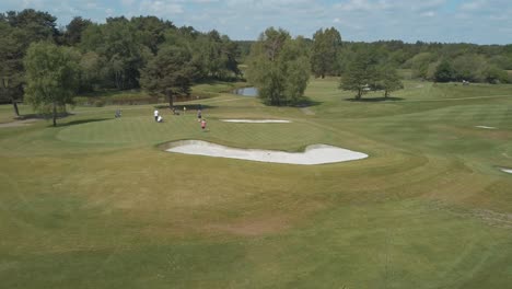 Luftaufnahme-Von-Golfspielern-Auf-Einem-Putting-Green
