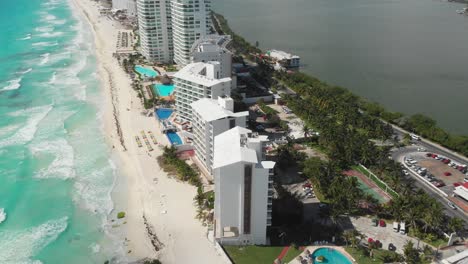 Aerial-shot-of-Carissa-y-Palma-hotel-located-on-the-beach-in-Cancun-hotel-zone