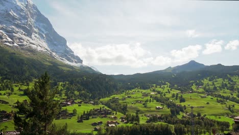 Esta-Es-Una-Toma-Panorámica-Del-Valle-De-Lauterbrunnen-En-Suiza